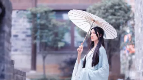 男子伪装快递报复烧伤案